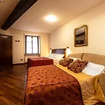 Hotel Dimora San Secondo 4*