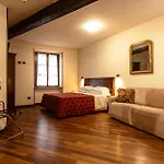 Dimora San Secondo فندق