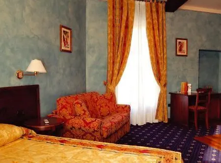 מלון Dimora San Secondo 4*