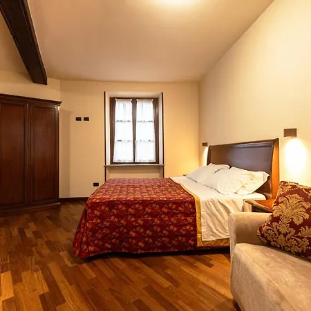 Hotel Dimora San Secondo 4*