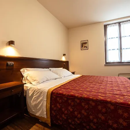 Hotel Dimora San Secondo 4*