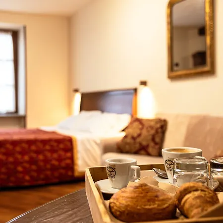 Hotel Dimora San Secondo 4*