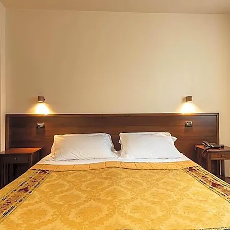 Hotel Dimora San Secondo 4*