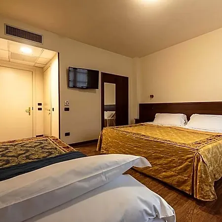 Hotel Dimora San Secondo 4*