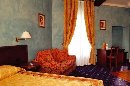 Hotel Dimora San Secondo 4*
