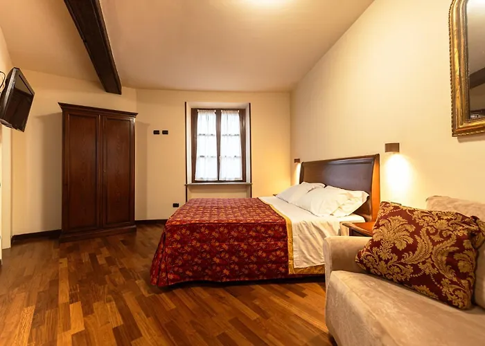 Hotel Dimora San Secondo 4*