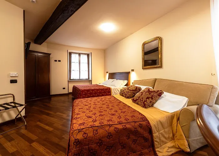 Hotel Dimora San Secondo 4*