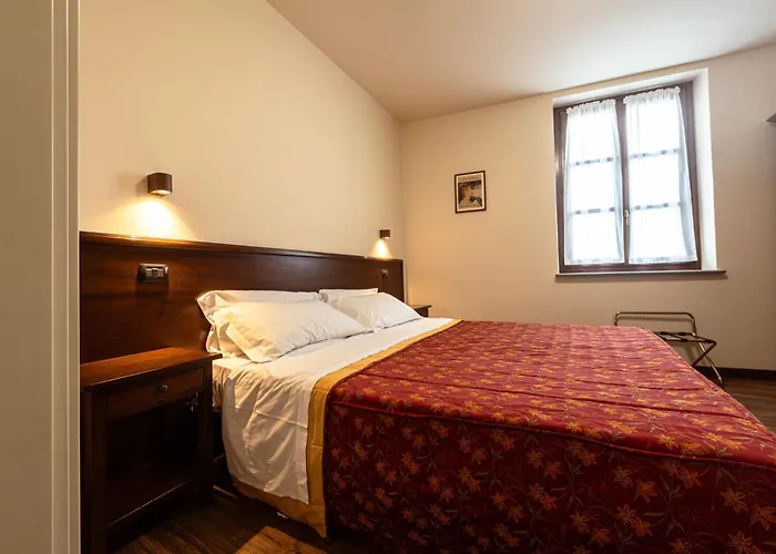 Hotel Dimora San Secondo 4*