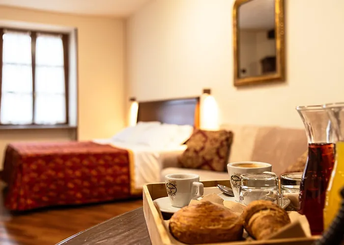 Hotel Dimora San Secondo 4*